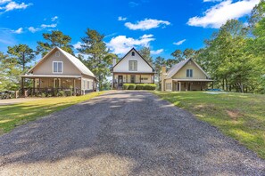 Exterior - New! No Worries on Lake Martin 3BR/3BA that sleeps 10, pets OK! (Dadeville)
