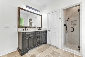 Shower, hair dryer, towels - New! No Worries on Lake Martin 3BR/3BA that sleeps 10, pets OK! (Dadeville)