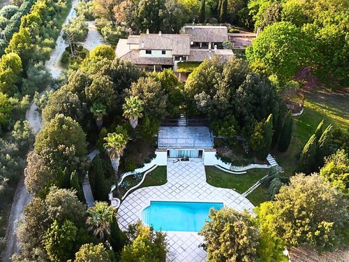 Wonderful private villa for 10 people with private pool, WIFI, hot tub, A/C, TV and patio
