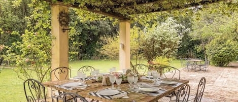 Outdoor dining