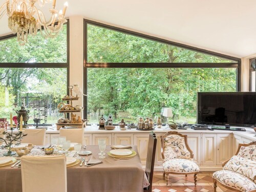Beautiful private villa for 10 people with hot tub, A/C, private pool, WIFI, TV and patio