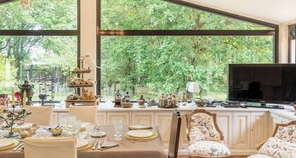Beautiful private villa for 10 people with hot tub, A/C, private pool, WIFI, TV and patio
