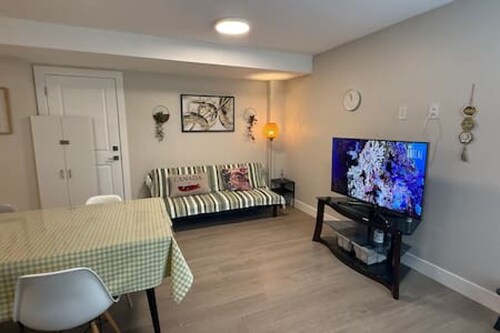 Cozy & Private 2BR Guest Suite