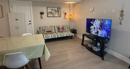 Cozy & Private 2BR Guest Suite