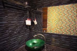 Double Room | Bathroom | Shower, towels, soap, shampoo