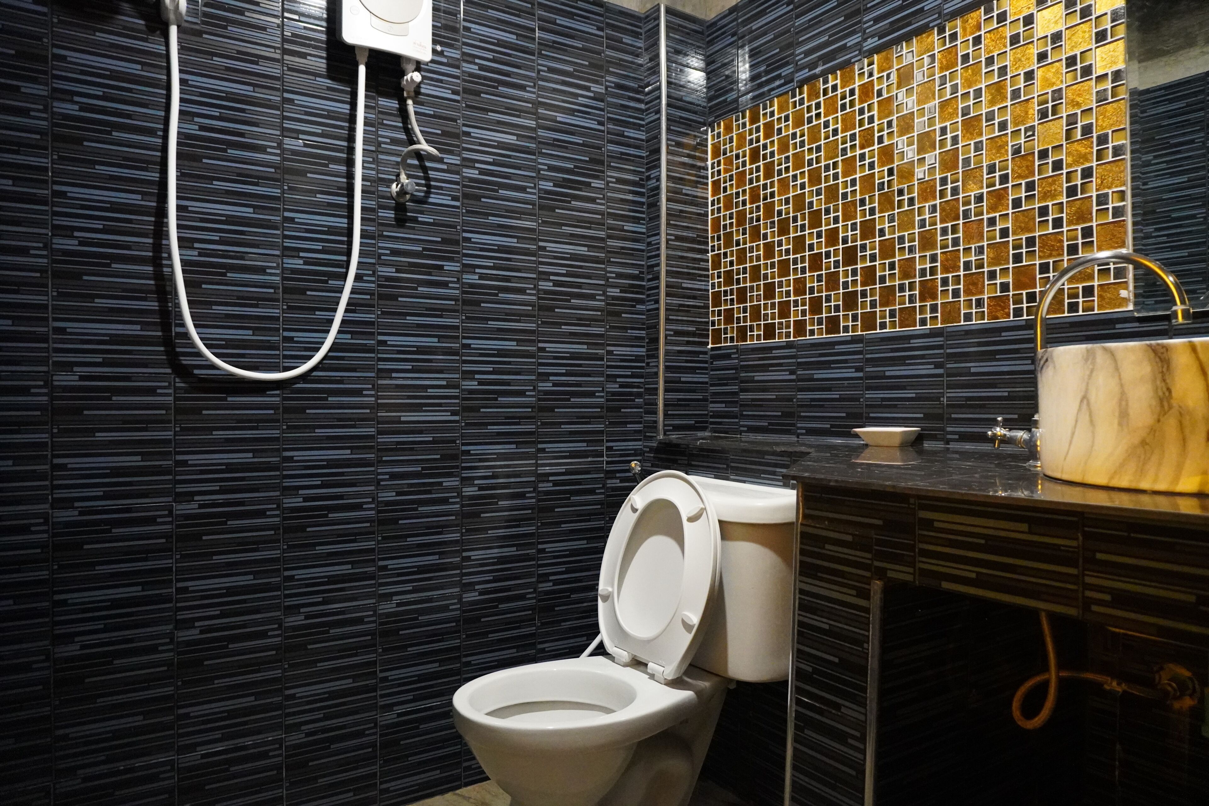 Quadruple Room | Bathroom