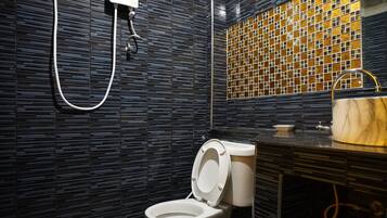 Quadruple Room | Bathroom