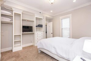 3 habitaciones, tabla de planchar con plancha, wifi y ropa de cama 