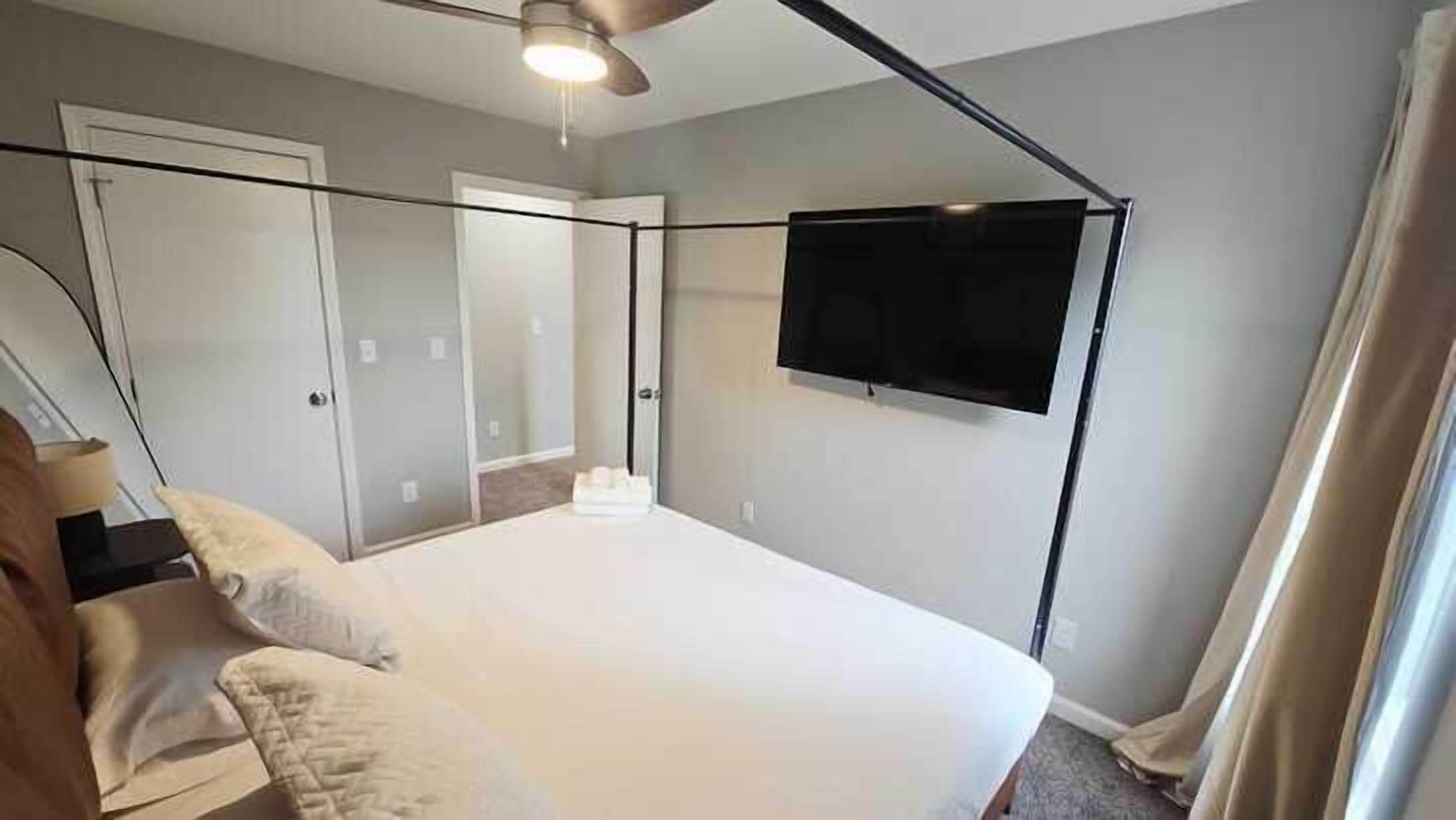 3 bedrooms, iron/ironing board, WiFi, bed sheets