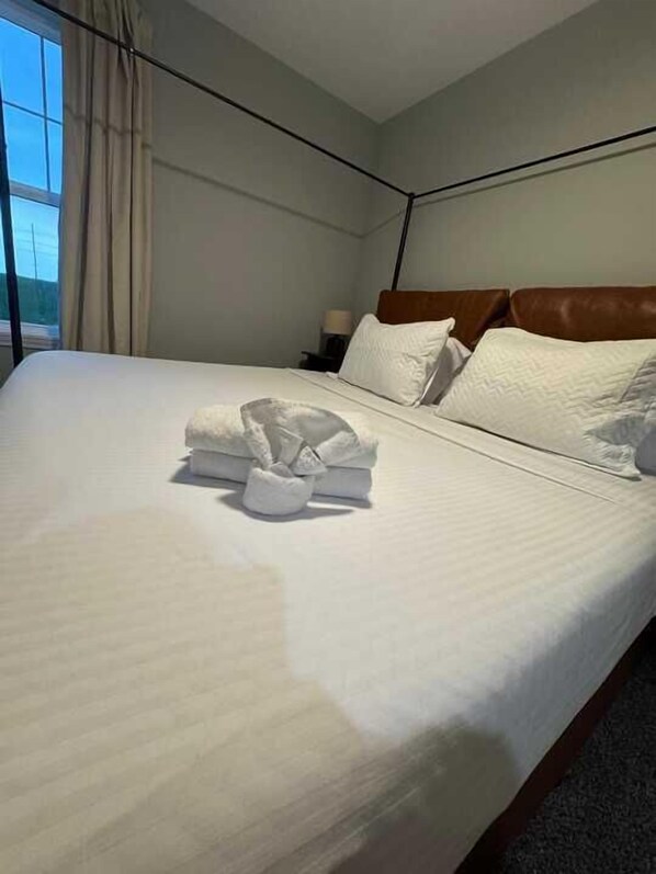 3 bedrooms, iron/ironing board, WiFi, bed sheets