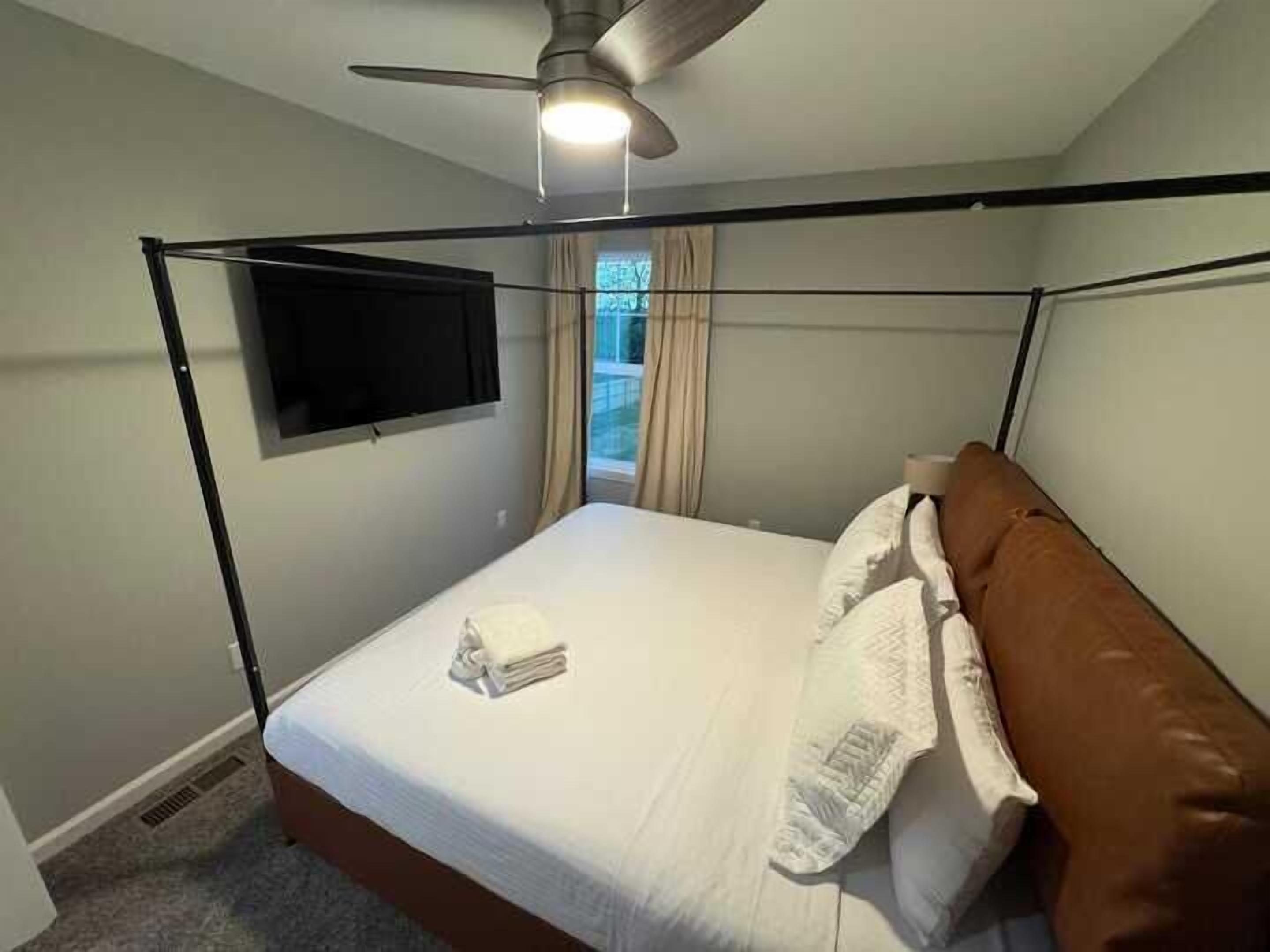 6 habitaciones, tabla de planchar con plancha, wifi y ropa de cama 