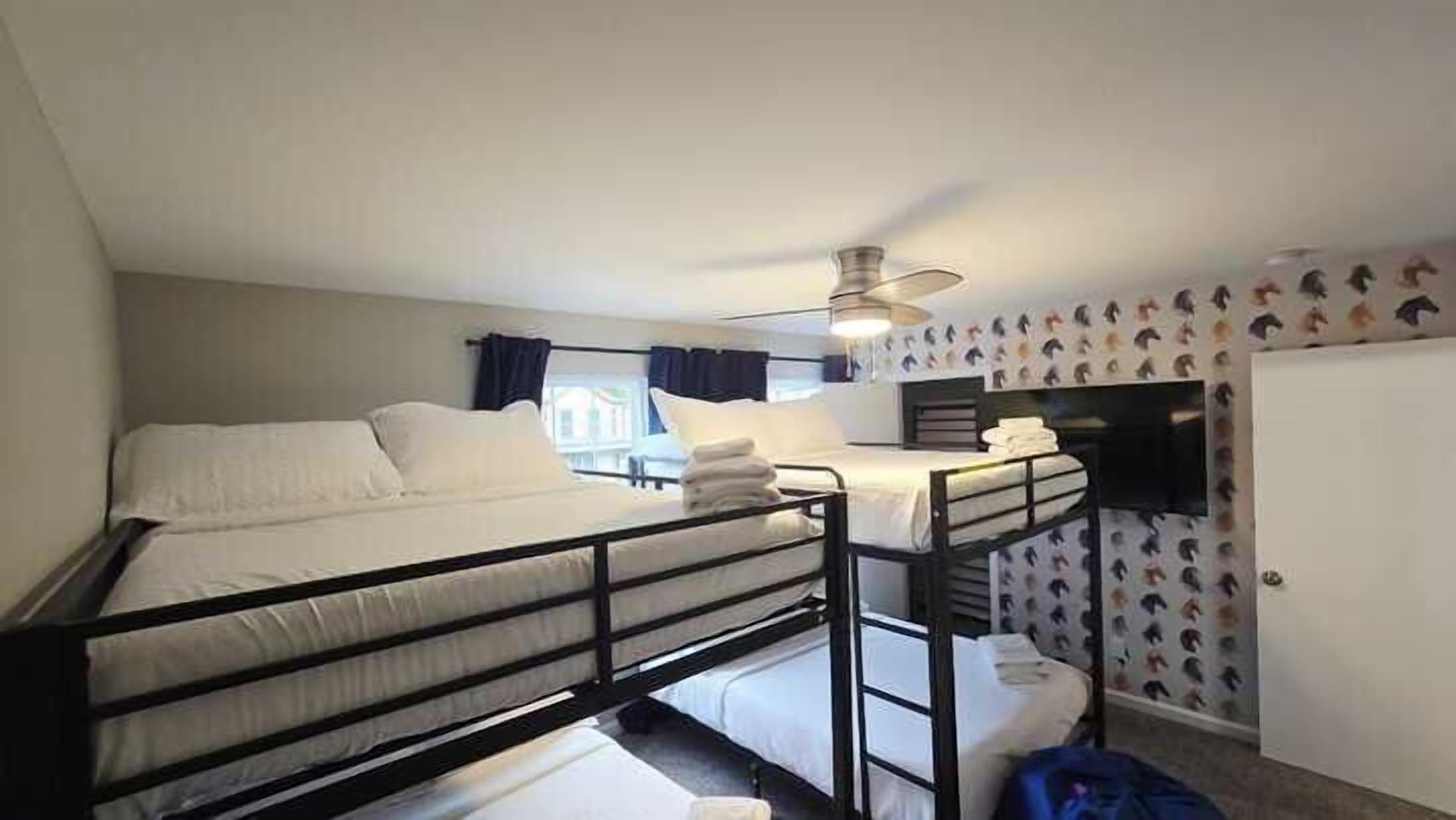 6 bedrooms, iron/ironing board, WiFi, bed sheets