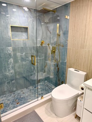 Shower, hair dryer, towels, soap - Paradise Awaits- Stylish Marco Island Apartment near the beach! (Marco Island)