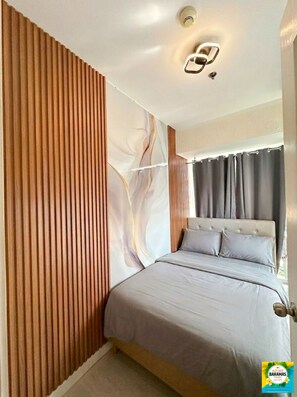 Family Condo, Balcony, City View - The Cozy-Corner Azure Residences (Parañaque)