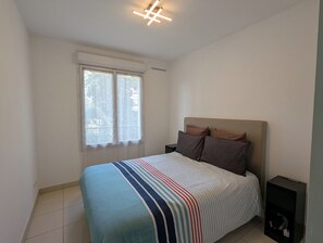 1 bedroom, iron/ironing board, travel cot, free WiFi - Bright apartment 2 steps from the beach - Free parking (Antibes)