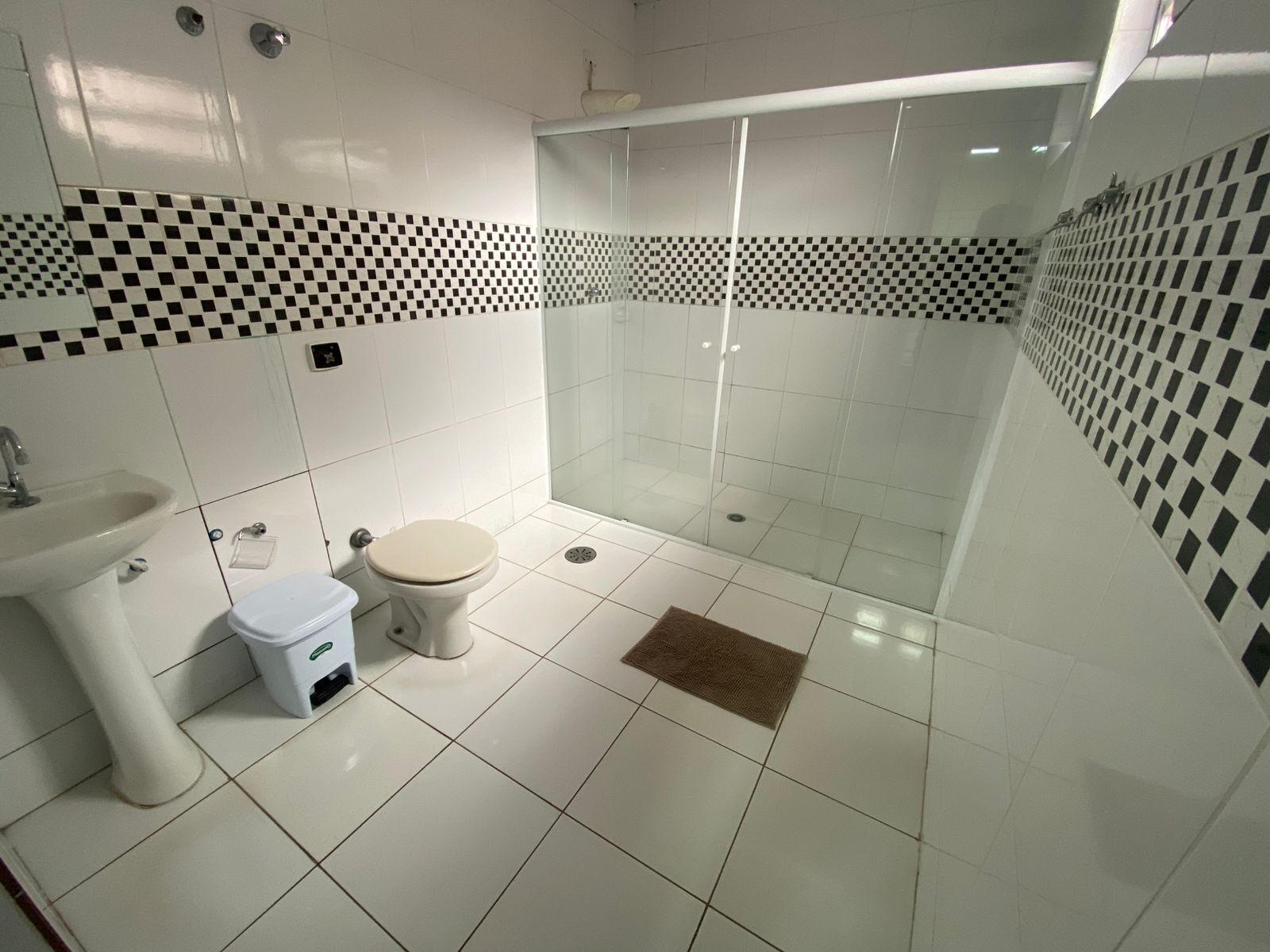 Triple Room | Bathroom | Towels, soap, shampoo, toilet paper