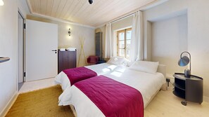 6 slaapkamers, een strijkplank/strijkijzer, internet, beddengoed