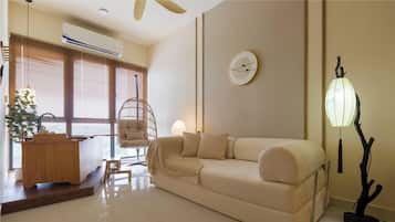 Premium Studio | Living area