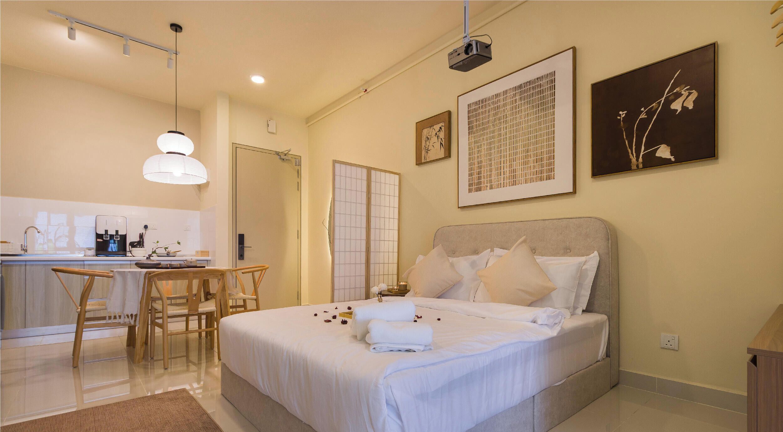 Premium Studio | Meja, langsir/tirai gelap terus, seterika/papan seterika, Wi-fi percuma 