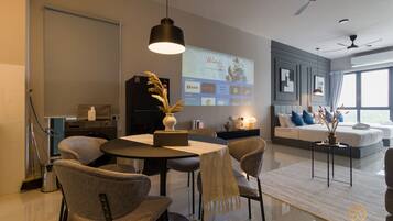 Signature Studio | Dining