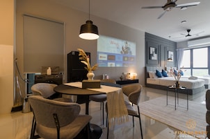 Signature Studio | Dining