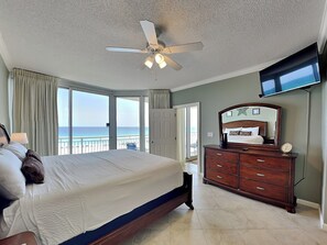 3 bedrooms, iron/ironing board, WiFi, bed sheets - Pearl of Navarre 406 | Resort Amenities + Walking Distance to Dining/Fun (Navarre Beach)