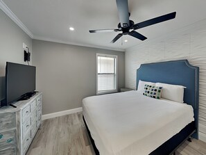 1 bedroom, iron/ironing board, WiFi, bed sheets - Paradise Isle #9A | Pool/Hot Tub + Across from Beach! (Gulf Shores)