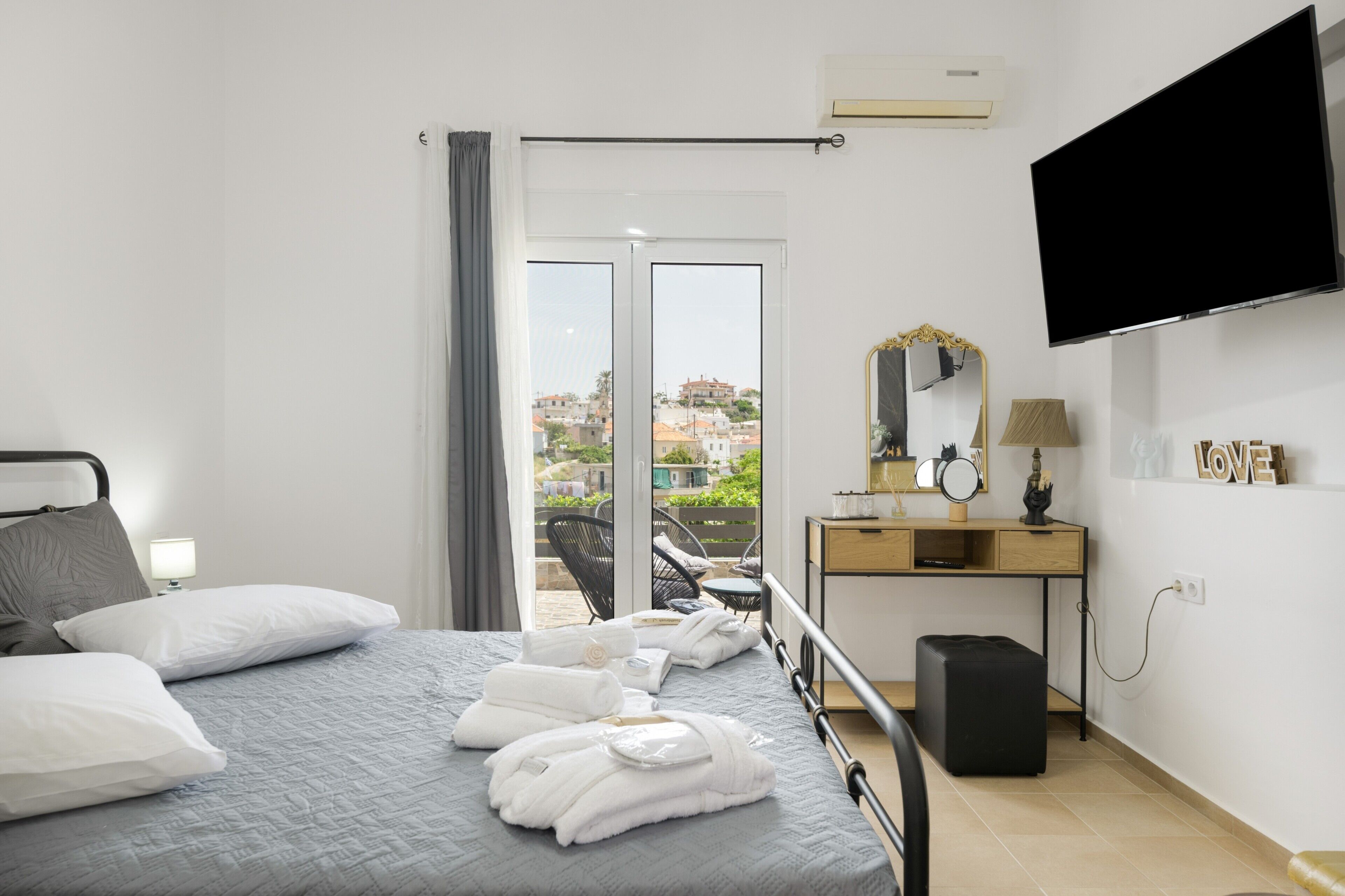 1 slaapkamer, een strijkplank/strijkijzer, wifi, beddengoed