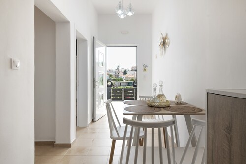 Village Suite 101: κοινόχρηστη πισίνα & βεράντες με θέα, ιδανικό για kitesurfers