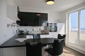 Kühlschrank, Ofen, Herdplatte, Geschirrspüler