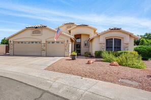 Interior - Game Room, Backyard Oasis! Glendale Group Getaway (Glendale)