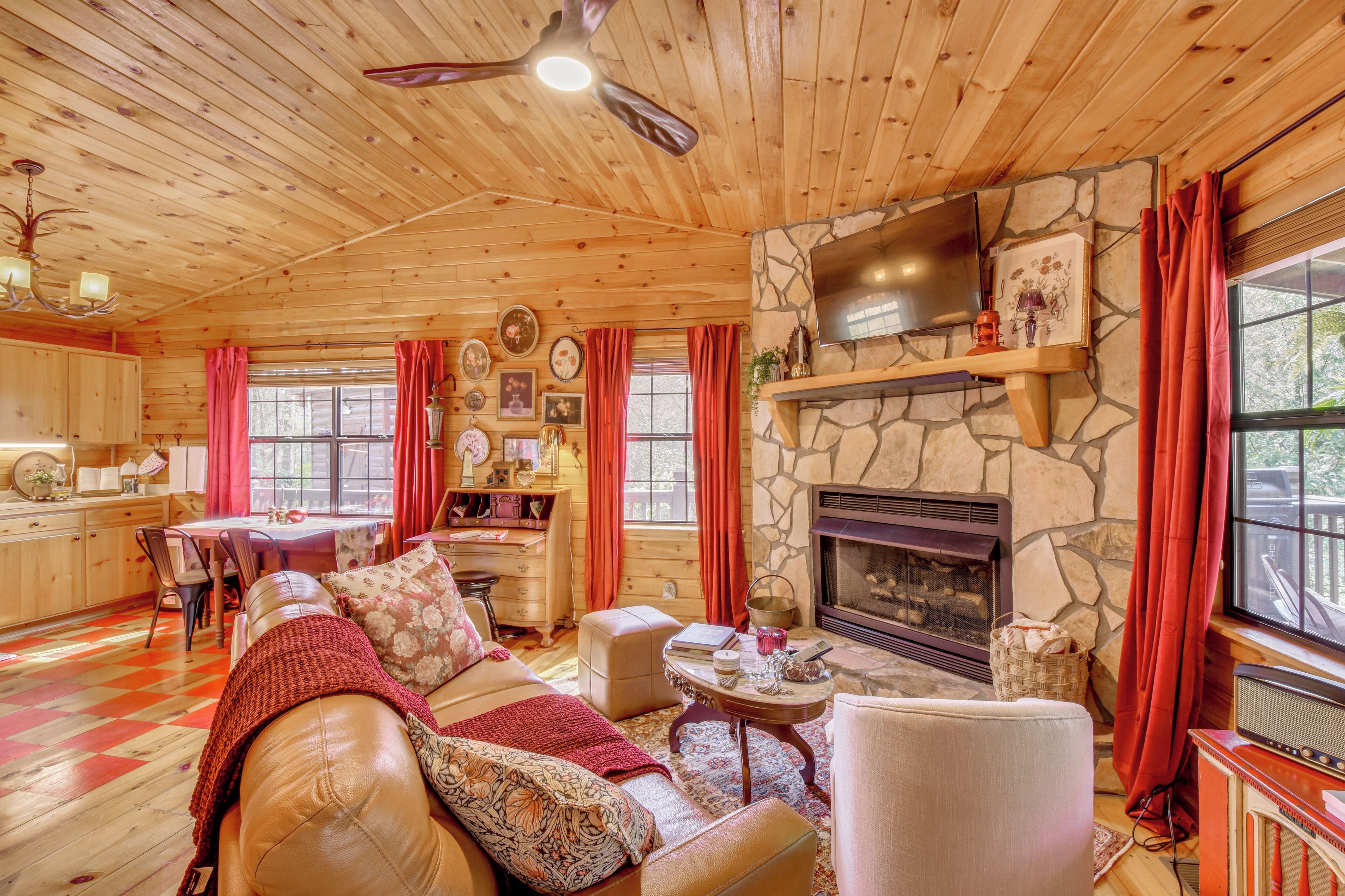 House (3 Bedrooms) | Interior