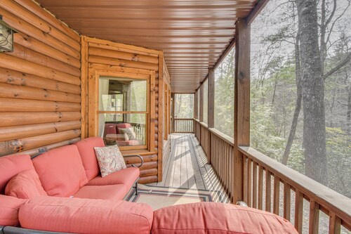 Private Hot Tub! Book-lovers' Blue Ridge Retreat