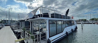 Houseboat 14,5m LuxBoot BT02