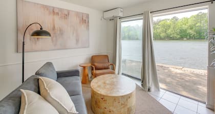 Waterfront Couples Retreat in Hot Springs!