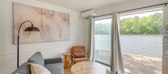 Waterfront Couples Retreat in Hot Springs!