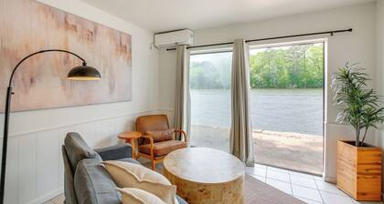 Waterfront Couples Retreat in Hot Springs!