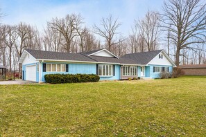 House (4 Bedrooms) | Interior - Featured on TV! Epic Indoor Pool Sleeps 24 (Bridgman)