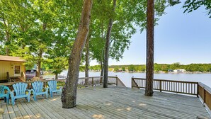 A wooden deck with chairs, a grill, and a view of a lake. - Private Dock! High Rock Lake Getaway in Lexington (Lexington)