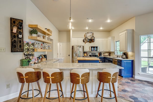 Interior - Game Room & Private Pool: Willow Park Family Gem (Weatherford)