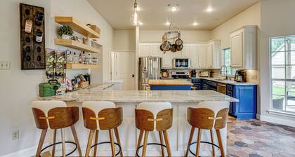 Game Room & Private Pool: Willow Park Family Gem
