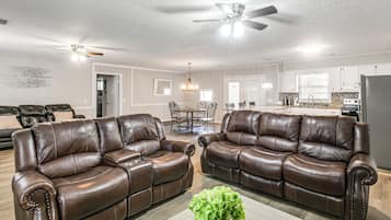 House (3 Bedrooms) | Front of property