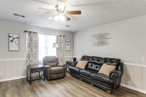 House (3 Bedrooms) | Interior