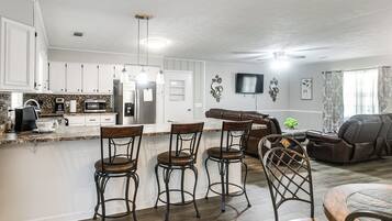 House (3 Bedrooms) | Interior