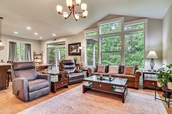 Walk To Park & Creekside Trails! Modern Sandy Home - Sandy, OR