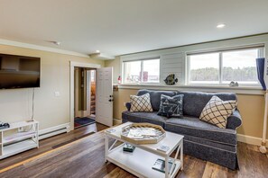 Interior - Beachfront Bliss on Newfound Lake! Bristol Condo (Bristol)