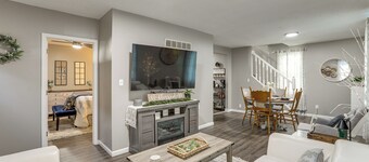 Missouri Wine Country Retreat w/ Hot Tub & BBQ