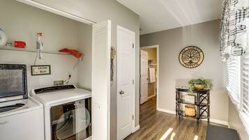 Rumah (2 Bedrooms) | Interior