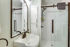 Interior - Femme Osage Haus Getaway w/ Hot Tub in Augusta! (Augusta)