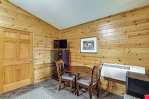 Apartment (0 Bedroom) | Interior - Explore the Mississippi River! Cabin in Cochrane (Cochrane)